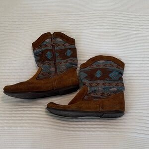 Minnetonka Brown and Blue Moccasins